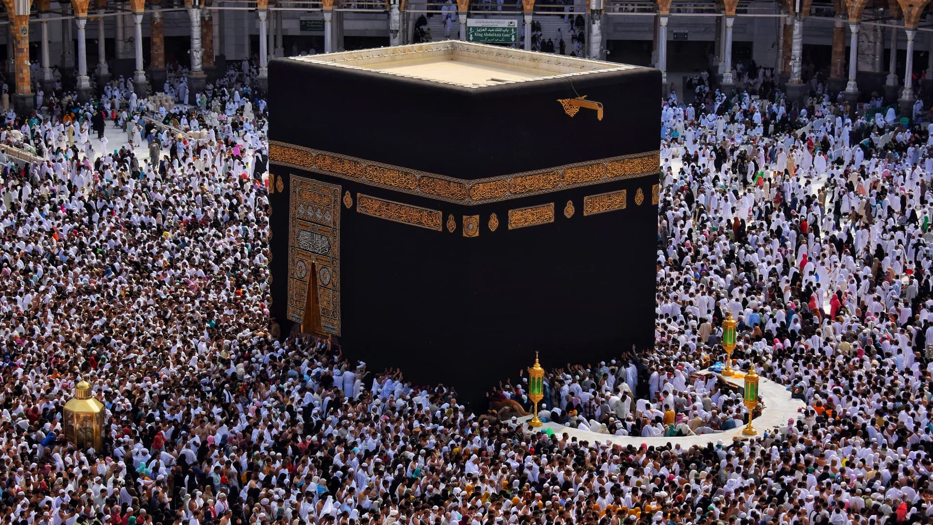 التطريز الذهبي على كسوة الكعبة